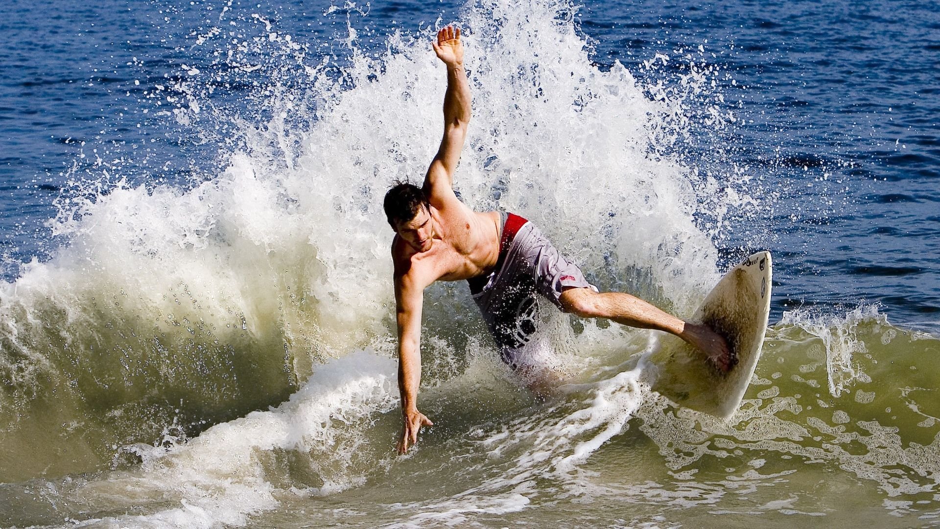 200米自由泳选手配速均衡合理，200米自由泳正常人多少秒